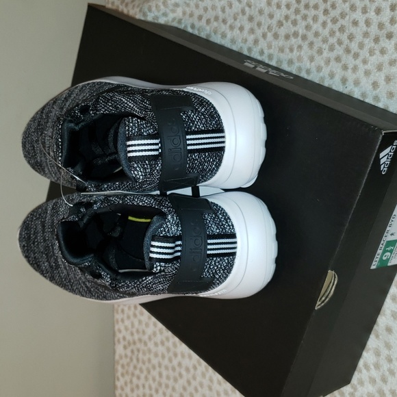 Adidas lite Racer Made with Earth Friendly Materials Fabrication. - Picture 7 of 11